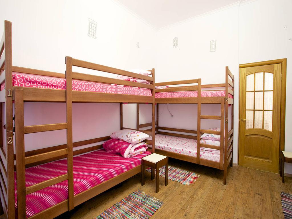 Pan Hostel Lviv Oda fotoğraf
